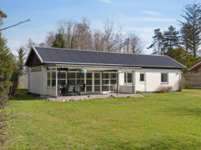 Holiday Home Mareike - 200m from the sea by Interhome, Bogø By